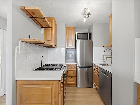 4th image of 2030 N Adams St APT 1209