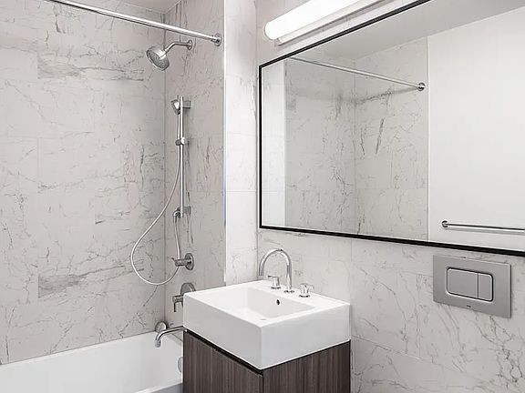 4th image of 220 E 72nd St APT 11D