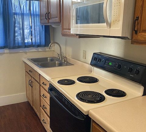2nd image of 314 W 5th St