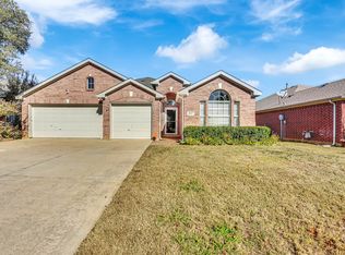1637 Nightingale Ln, Corinth, TX 76210