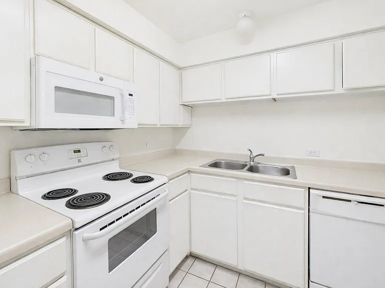 501 W 26th St #314 — Photo 16