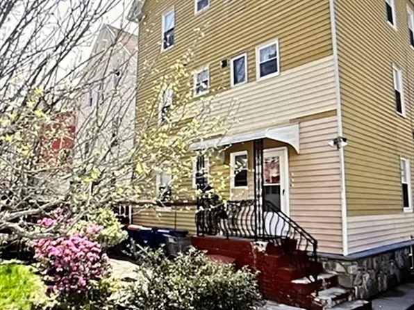 10 Viall St, New Bedford, MA 02744