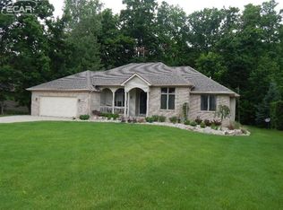 8232 Fountain View Dr, Flushing, MI 48433