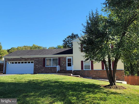 2nd image of 220 Tanglewood Ln