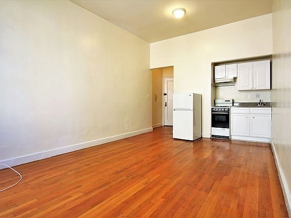 3rd image of 34 W 86th St #D4