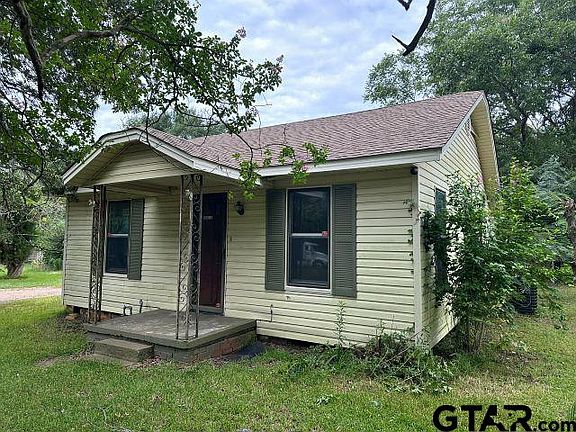 3rd image of 615 Millville Dr