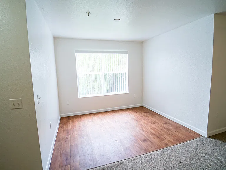 Whistler's Cove Apartments — Photo 17
