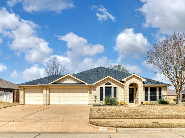 427 Hidden Springs Dr, Burleson, TX 76028