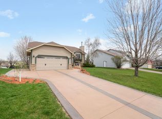 8844 Acadia Rd, Woodbury, MN 55125