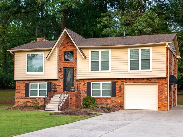 1545 W Smithfield Ln, Dolomite, AL 35061