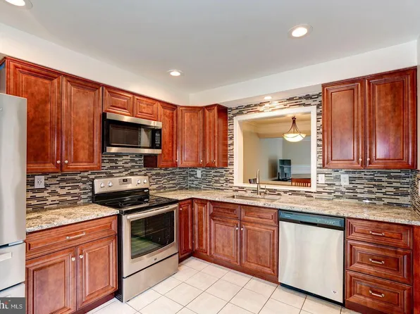 7821 Rebel Walk Dr, Manassas, VA 20109