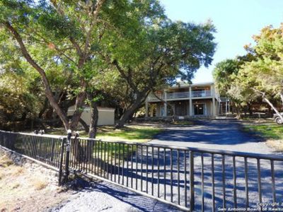 368 Lookout Dr, Lakehills, TX, 78063
