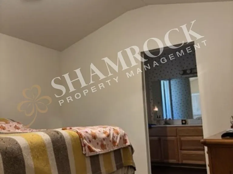 606 Park Ln — Photo 7