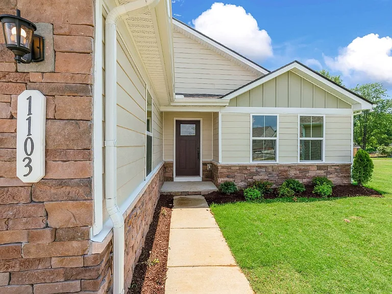 1103 Wilkinson Ln — Photo 3