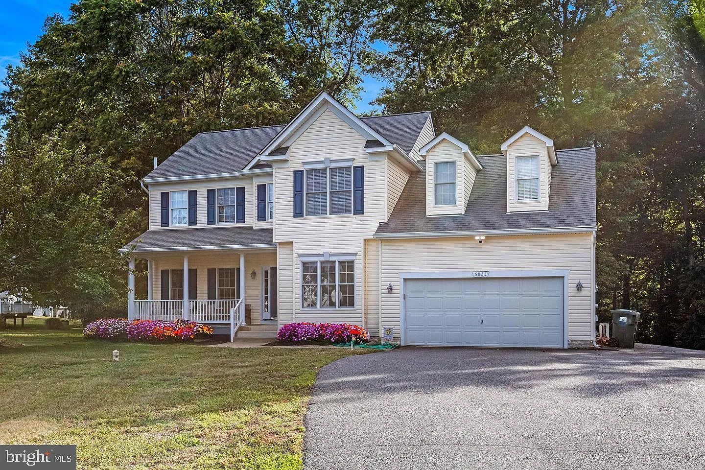 4 bed, 2.5 bath, 2243 sqft, $3,000 — Photo 2