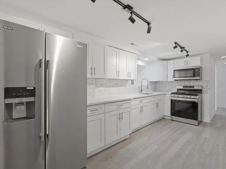 4521 S Hermitage Ave #G — Photo 2