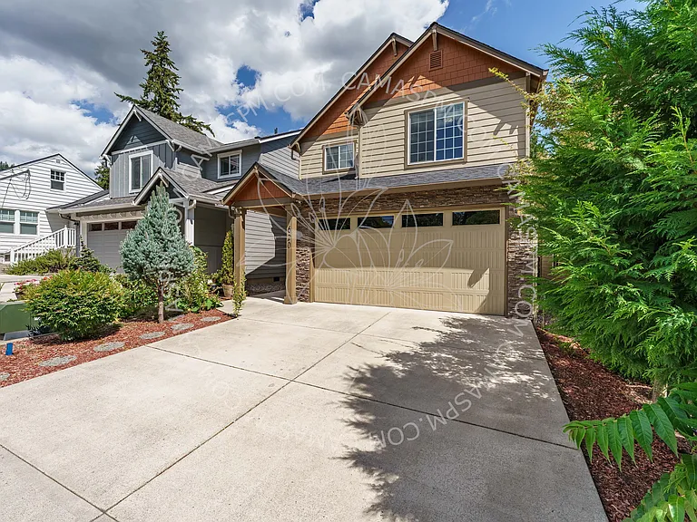 620 NW Ivy St — Photo 2