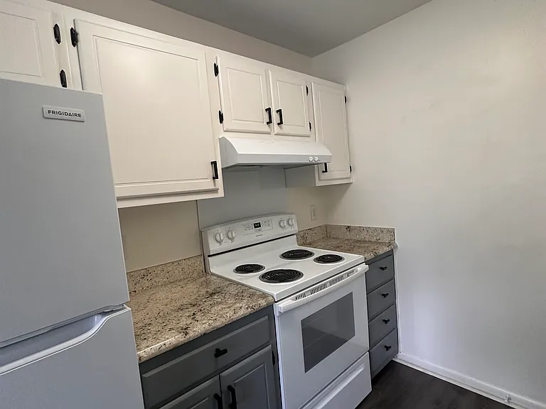 115 Deerfield Dr — Photo 4