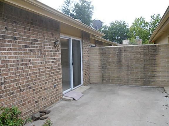 3rd image of 910 Shady Creek Ln