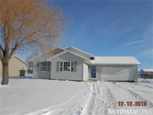 513 Lindsey Ln, Belle Plaine, MN 56011