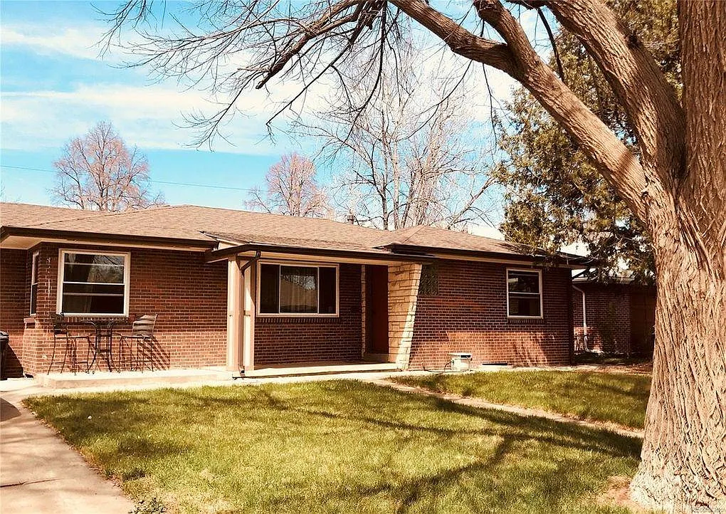 1045 Kingston St — Photo 1