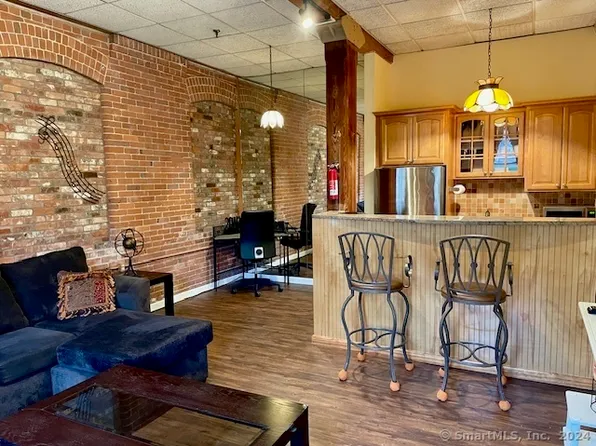 222 Williams Street East APT 124, Glastonbury, CT 06033