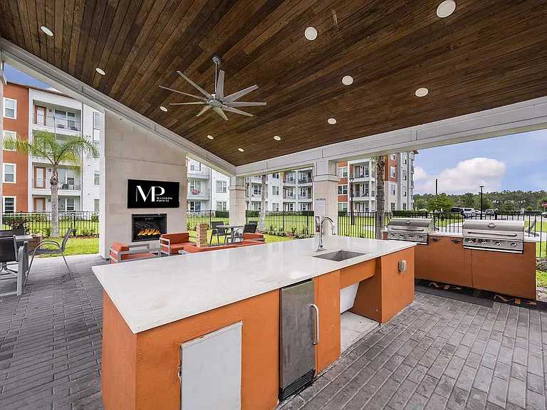 Madison Pointe Apartments — Photo 13