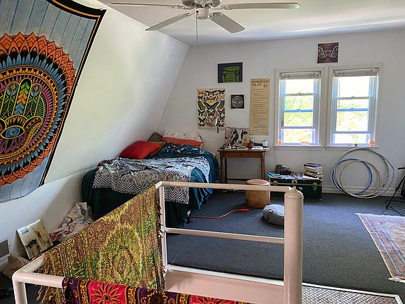 2nd image of 735 Ashland Ave #2