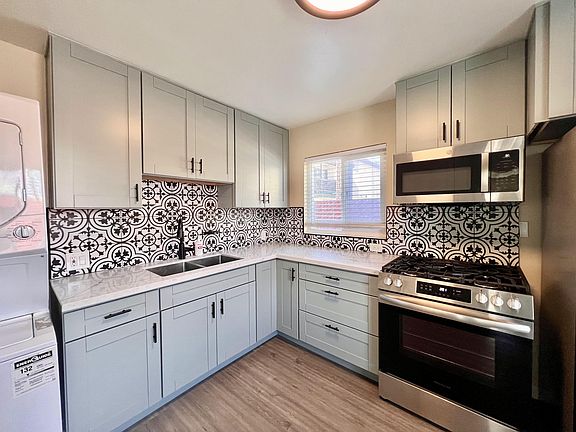 Eat-in Kitchen