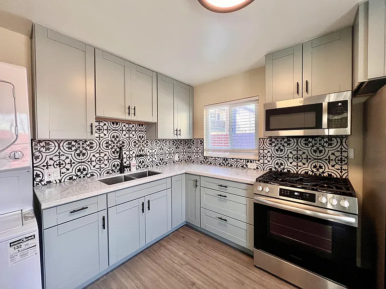 Eat-in Kitchen