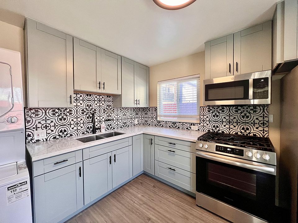 Eat-in Kitchen