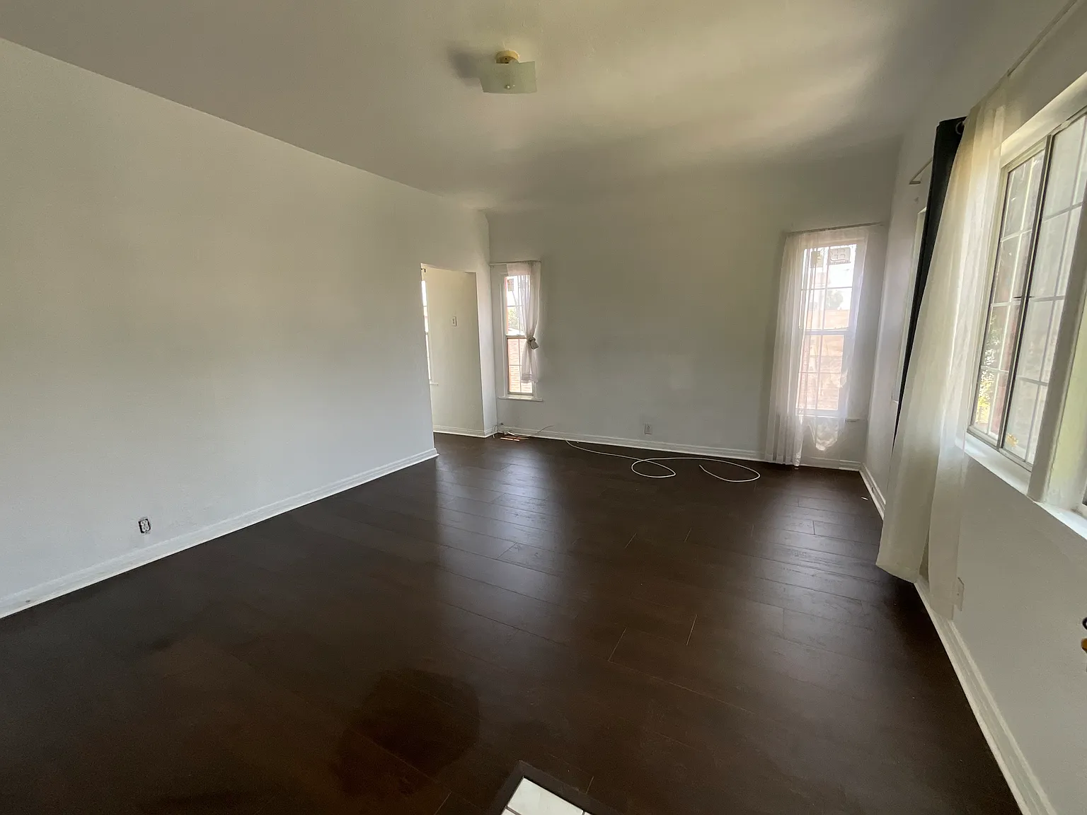 2 bed, 950 sqft, $2,225 — Photo 3