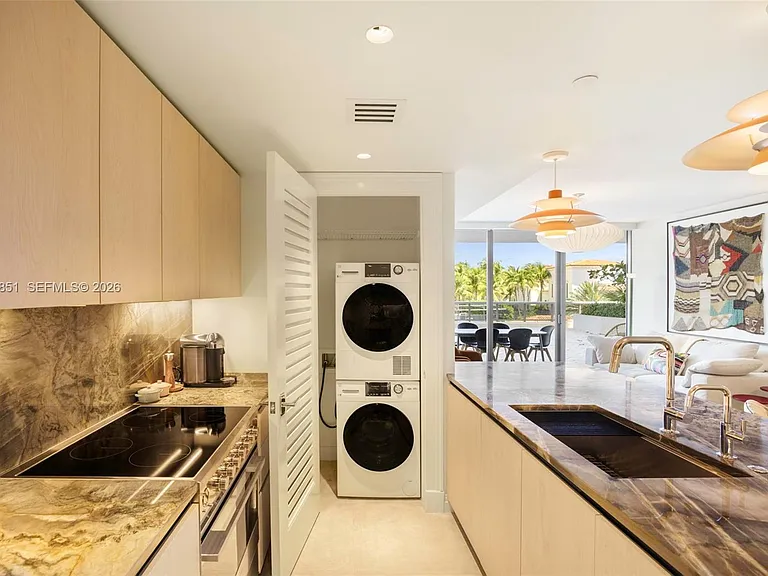 5875 Collins Ave #503 — Photo 4