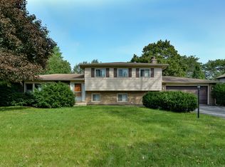 2716 Kingston Dr, Northbrook, IL
