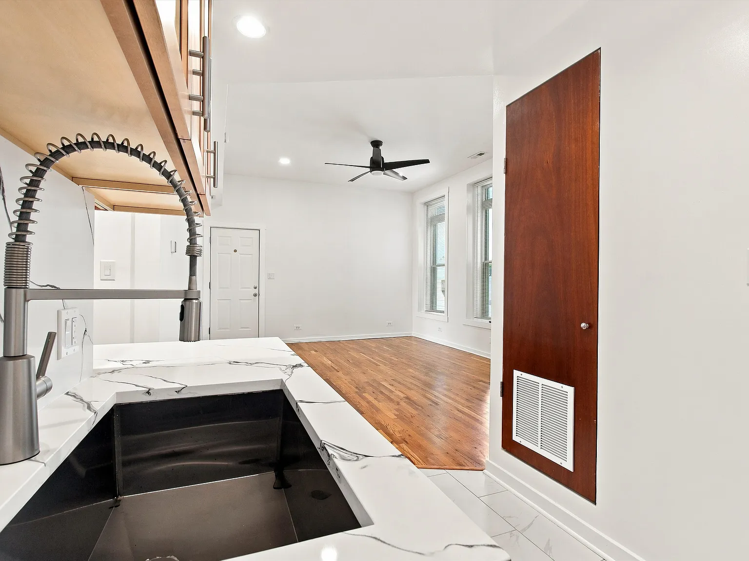 2 bed, 1200 sqft, $2,375 — Photo 3