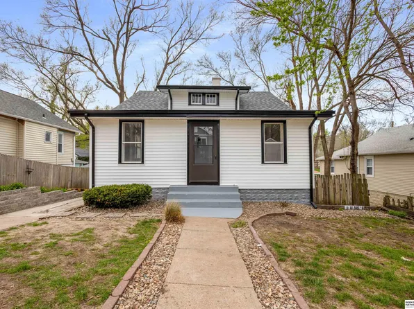 3316 N 55th St, Omaha, NE 68104