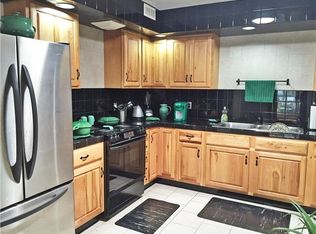 20745 Middle Rd, Weston, MO 64098