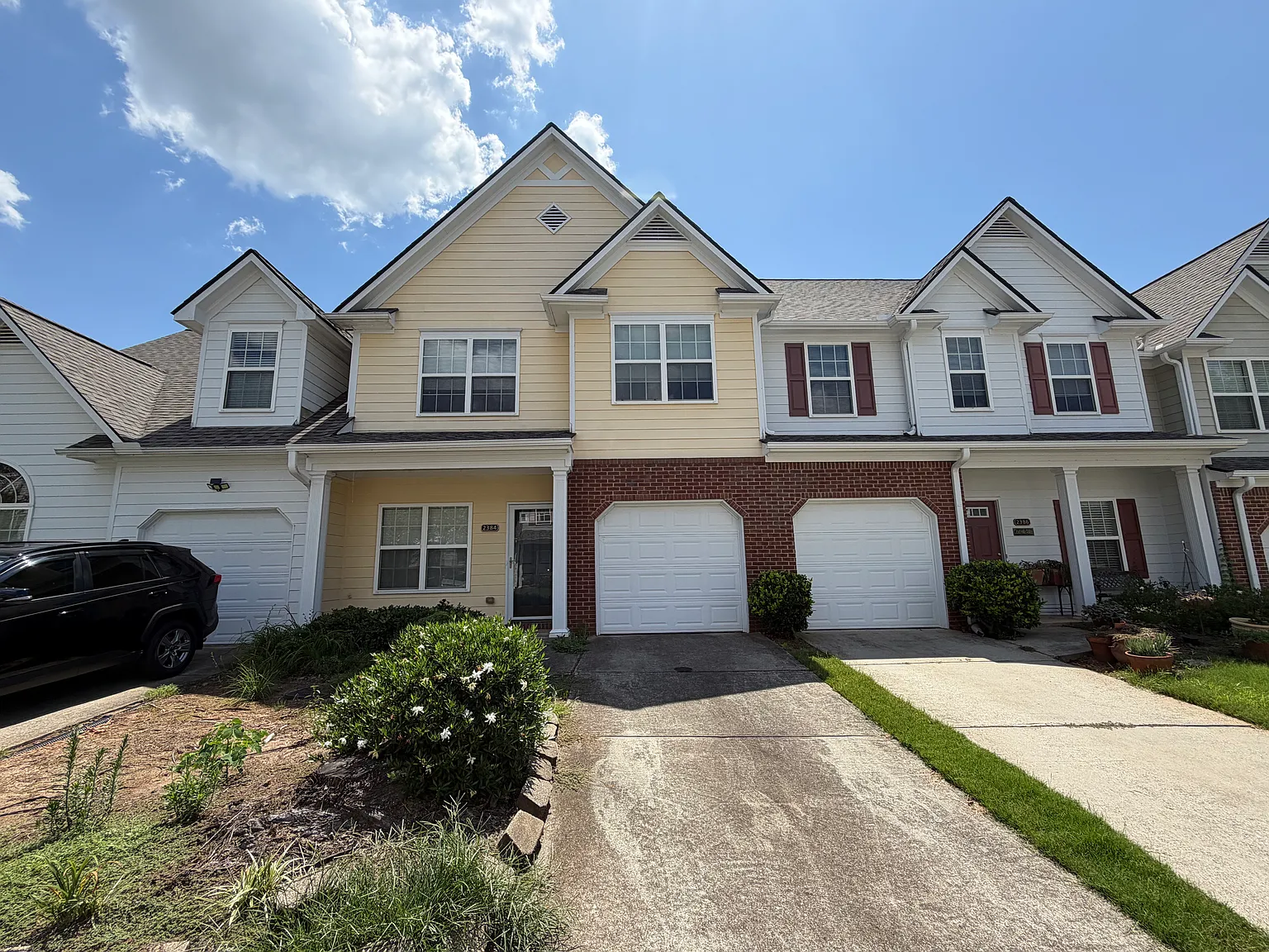 3 bed, 2.5 bath, 1582 sqft, $1,900 — Photo 2