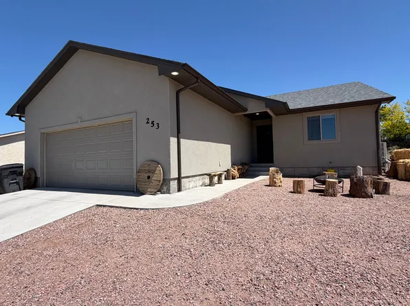 253 W Laurue Pl, Pueblo West, CO 81007