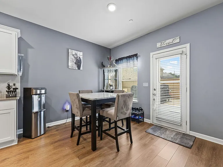 324 Denton Way — Photo 2