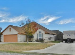 425 Green Meadow Dr, Boyd, TX 76023