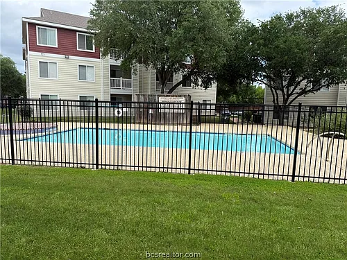 527 Sw Pkwy #104 Photo 1