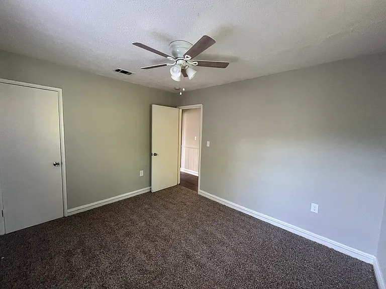 201 Rosewood Dr — Photo 9