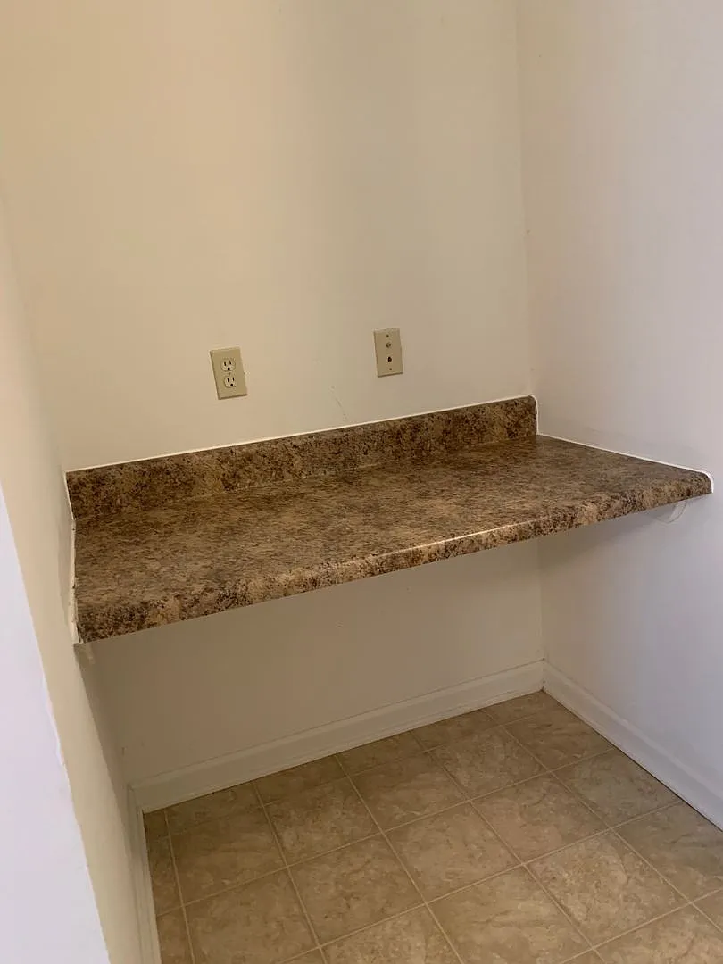 Bedroom 2 Bath Townhouse — Photo 2