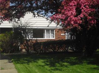 1540 Greentree Rd, Pittsburgh, PA 15220