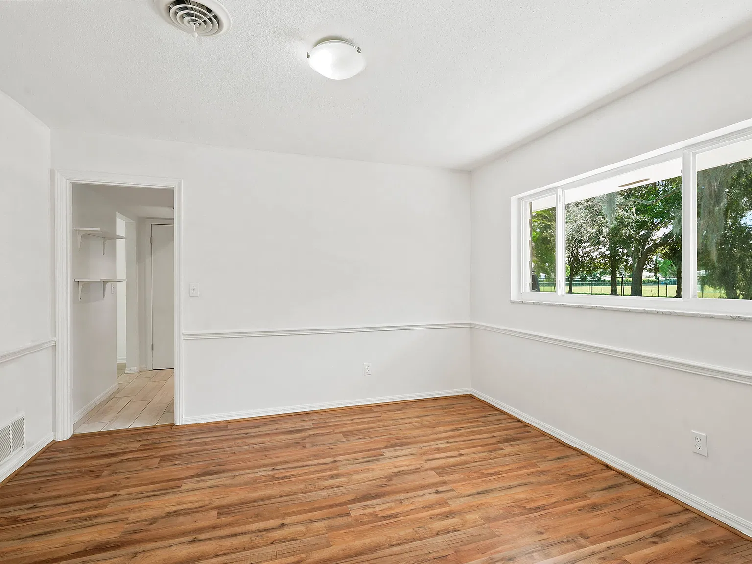 4 bed, 1992 sqft, $3,900 — Photo 4