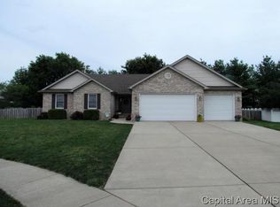 200 Prairie Grass Rd, Chatham, IL 62629