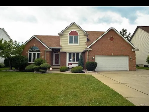 22 Hillside Pkwy, Lancaster, NY 14086