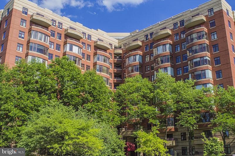 1st image of 2400 Clarendon Blvd APT 504