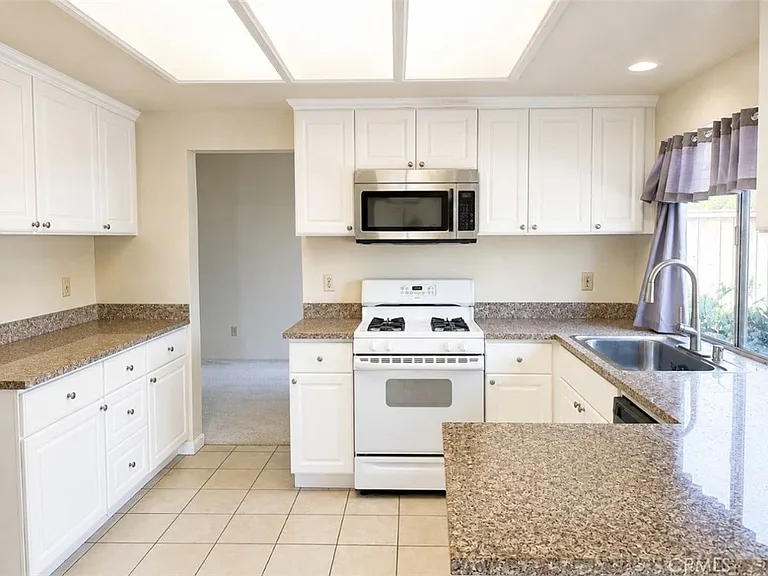 39300 Medina Ct — Photo 2